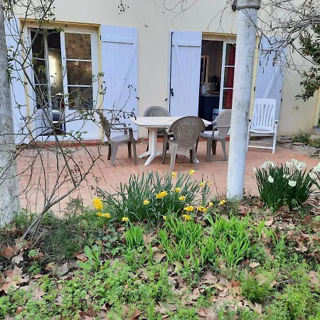 Maison Sur 2000m² D'espace Vert. Holiday home Bassan