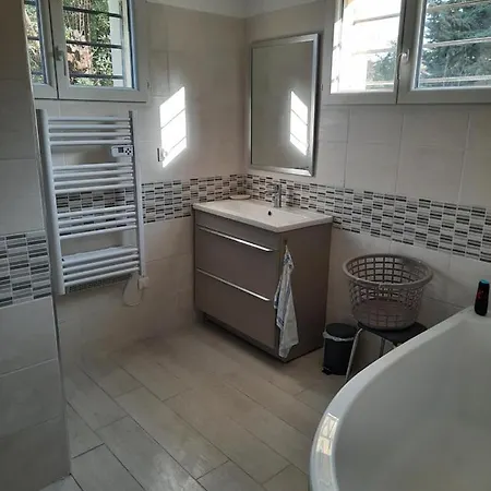 Maison Sur 2000m² D'espace Vert. Ferienhaus Bessan