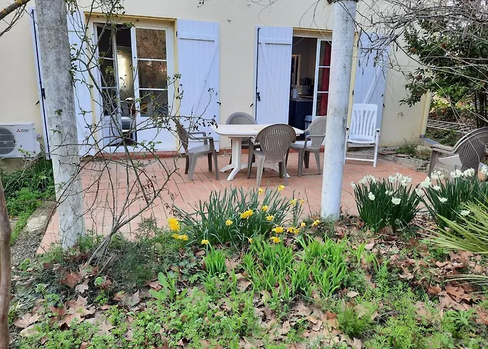 Maison Sur 2000m² D'espace Vert. Feriehus Bessan