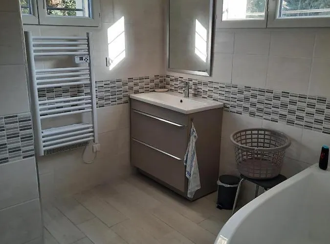 Maison Sur 2000m² D'espace Vert. Feriehus Bessan